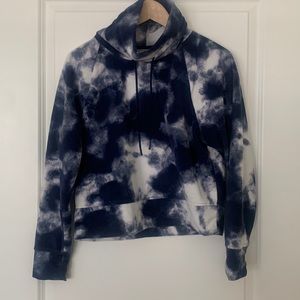 Old Navy Active Tie-Dye Cropped Fleece Sweatshirt